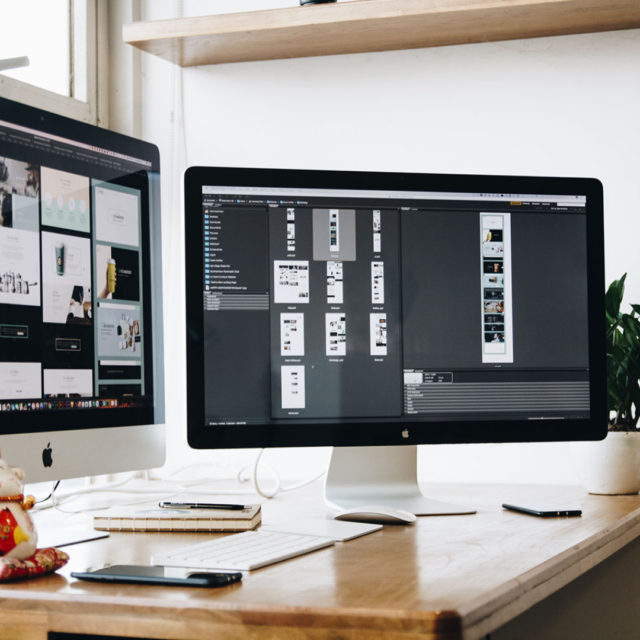 What is a blog? How do bloggers make money?